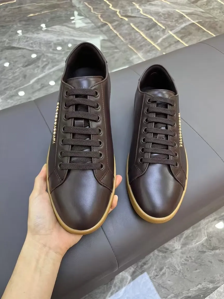 Men's Men's Shoes 💰400 [New Style] 🐝🐝DG men's calfskin sneakers Portofino Yacht shoes, simple and versatile design, unique saddle leather soles. The Dolce &G logo rear wing is the icing on the cake. Imported cowhide + rubber outsole Size: 39-44 (customized at 38.45)